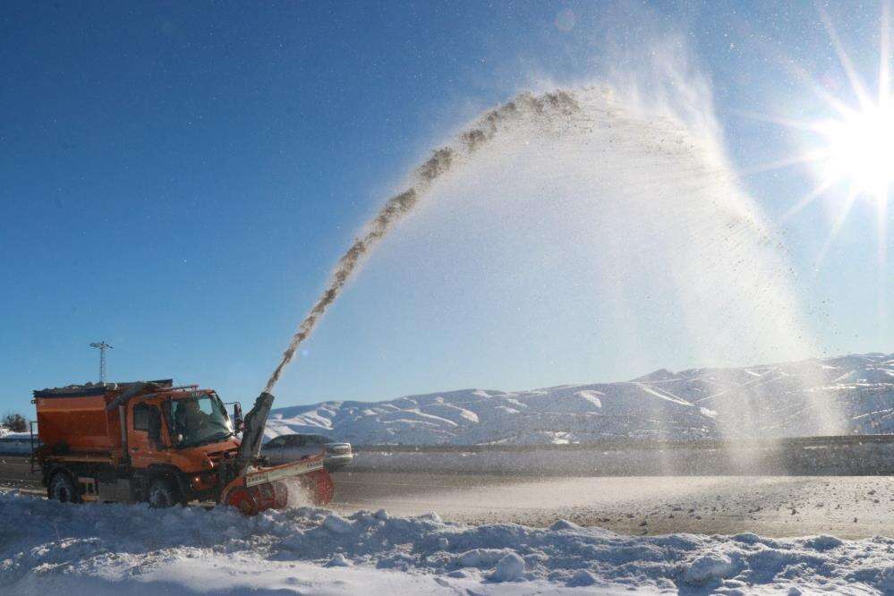 Toroslar karla kaplı! Hadim’de kiraz bahçeleri beyaza büründü 6